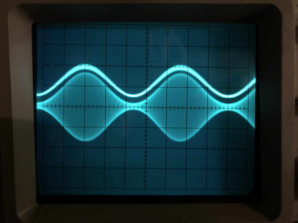 Oscilloscope trace showing the diode ring double balanced mixer biased to provide a clean, fully modulated AM signal.